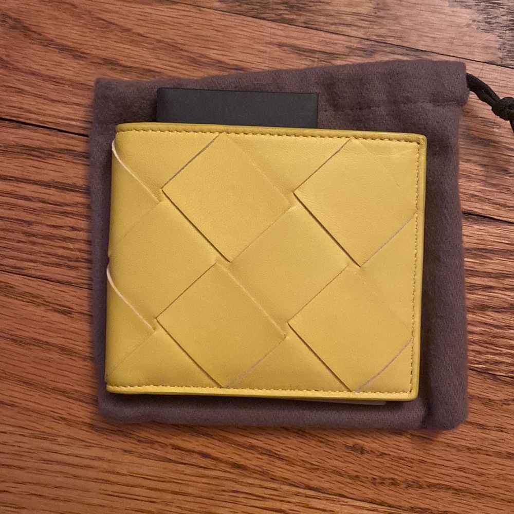 Authentic brand new beautiful yellow Italian leather Bottega Veneta wallet